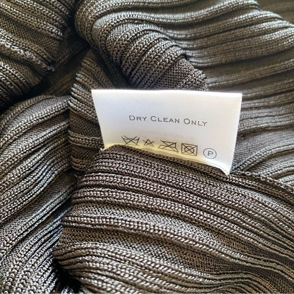 House of Dagmar Black High Neck Crinkle Blouse Shirt Women’s Size Large - Picture 9 of 9